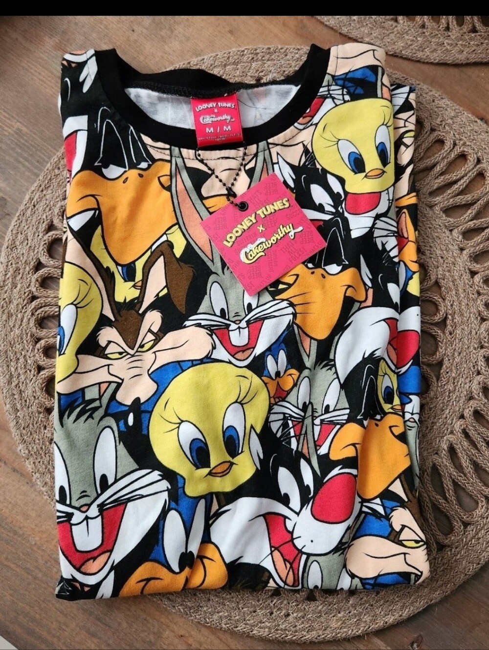 NWT! Cakeworthy x Looney Tunes AOP Tee Short Sleeve Shirt, size Medium.